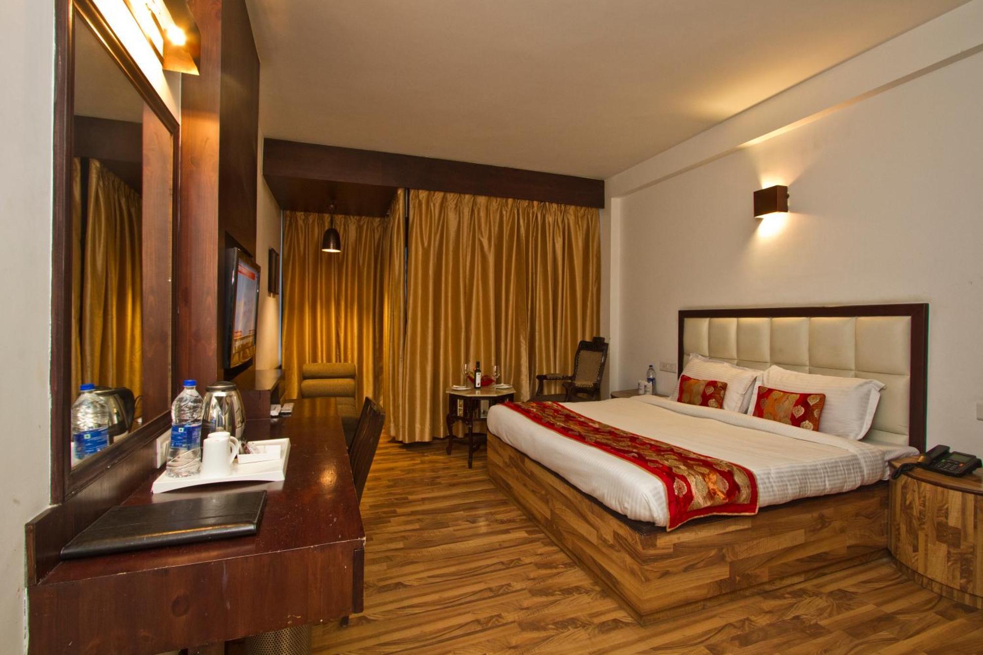 The Whispering Inn Resort And Bar Маналі Екстер'єр фото